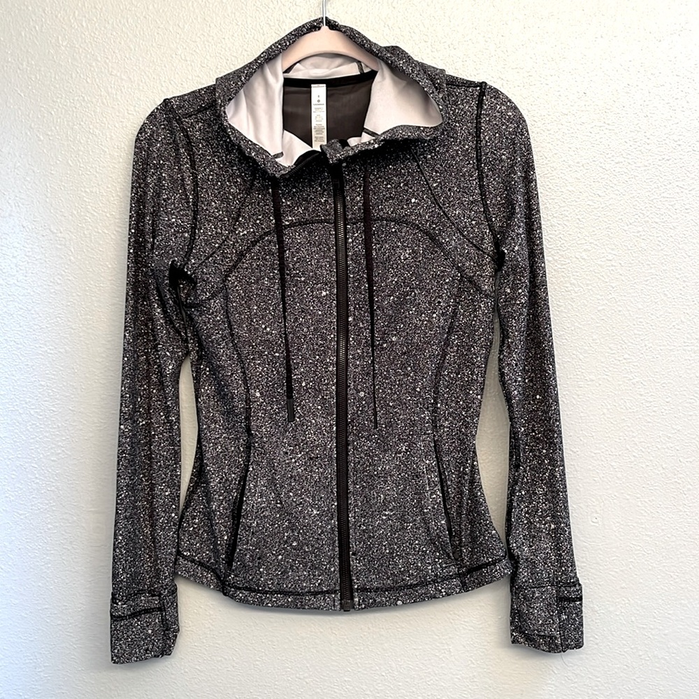 Lulu Lemon Full Zip Jacket. Black and White. Size 8. Great condition!